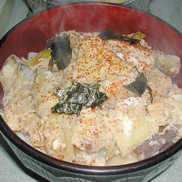 夜食にも胃に優しく最適！めんつゆだけで☆きつね卵丼